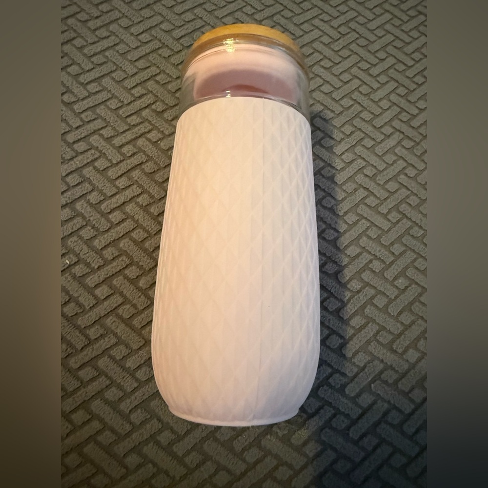 Ello brand Pink Diamond Patterned glass Water Bottle NWOT, never used